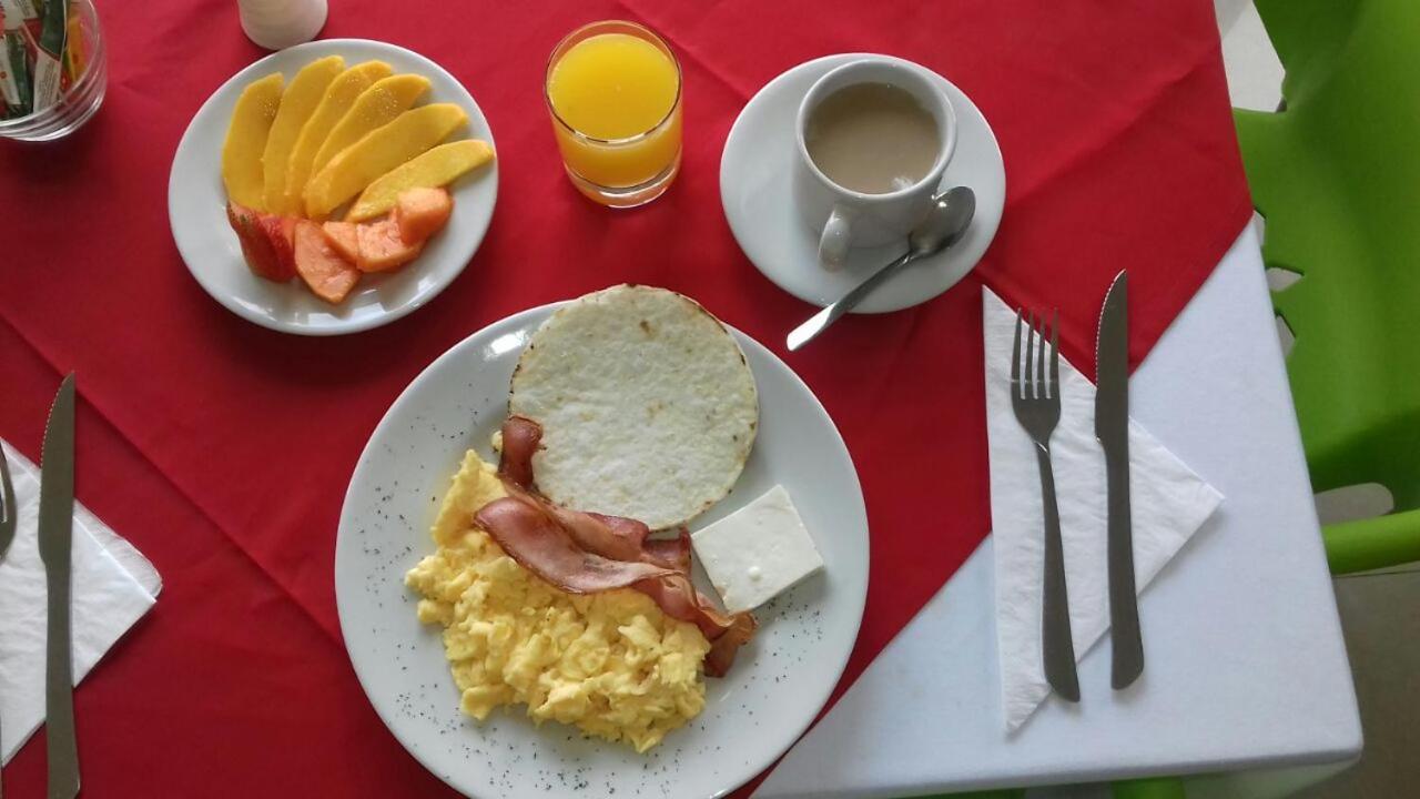 Hotel Pinares Plaza Pereira Zewnętrze zdjęcie
