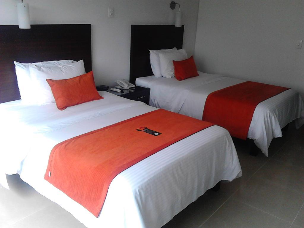 Hotel Pinares Plaza Pereira Zewnętrze zdjęcie