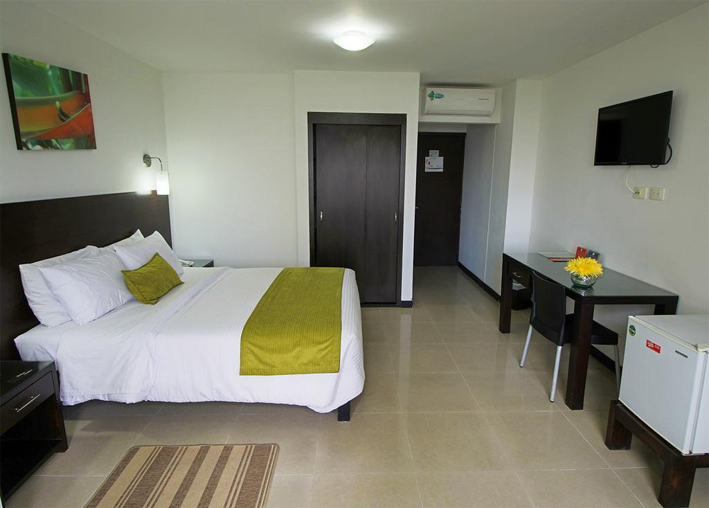 Hotel Pinares Plaza Pereira Zewnętrze zdjęcie