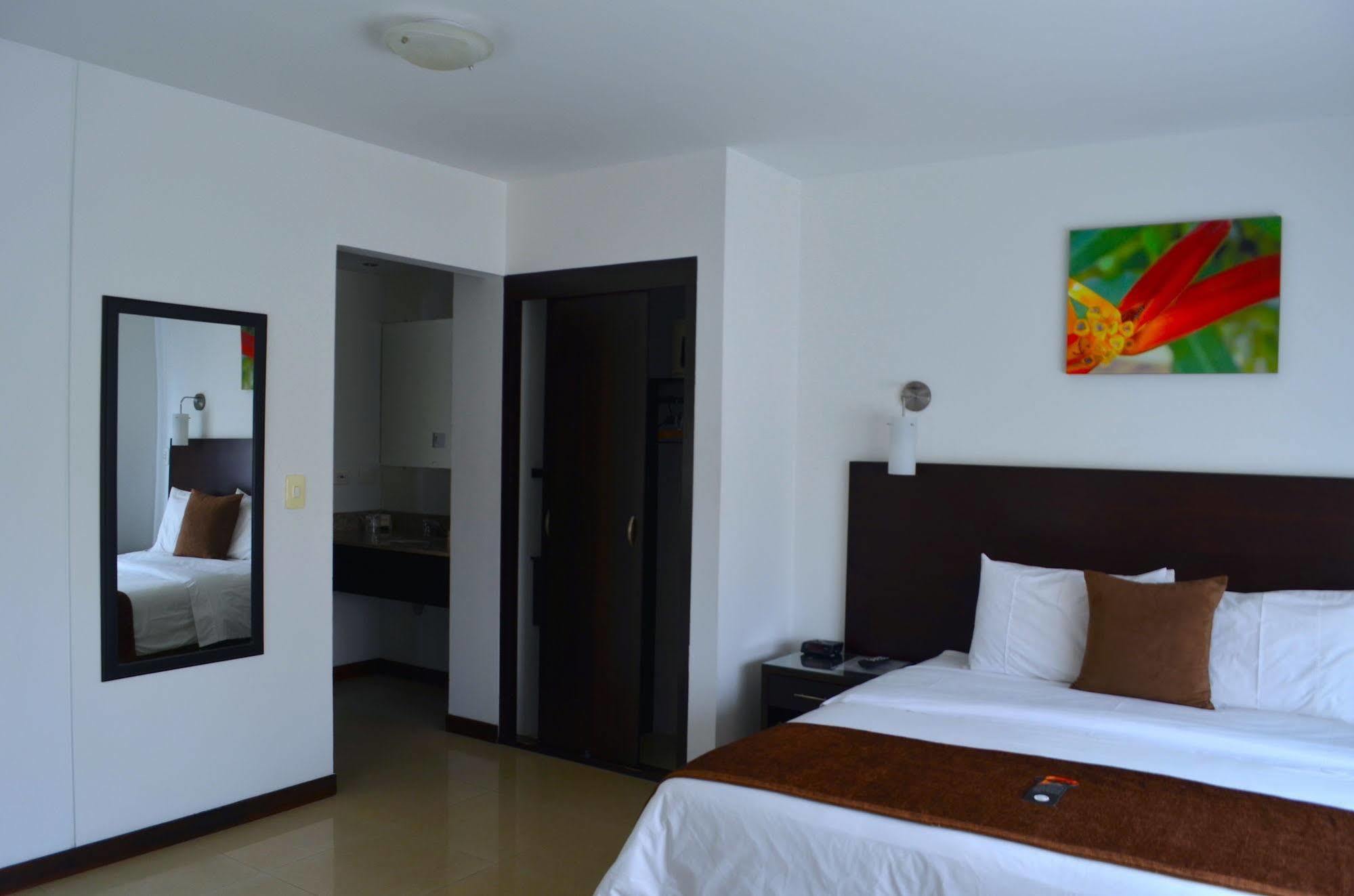 Hotel Pinares Plaza Pereira Zewnętrze zdjęcie